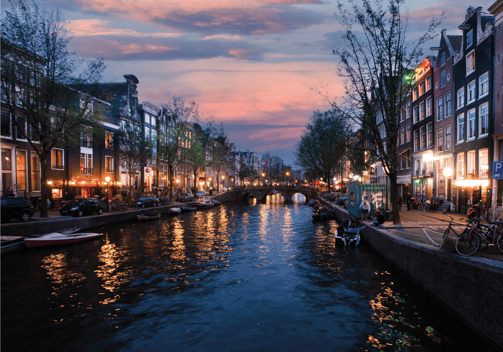 Entardecer nos canais de Amsterdã